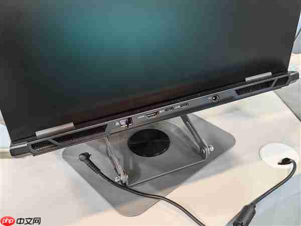 雷神ZERO Air轻薄游戏本实机首秀：仅1.58kg 160W双满血性能释放