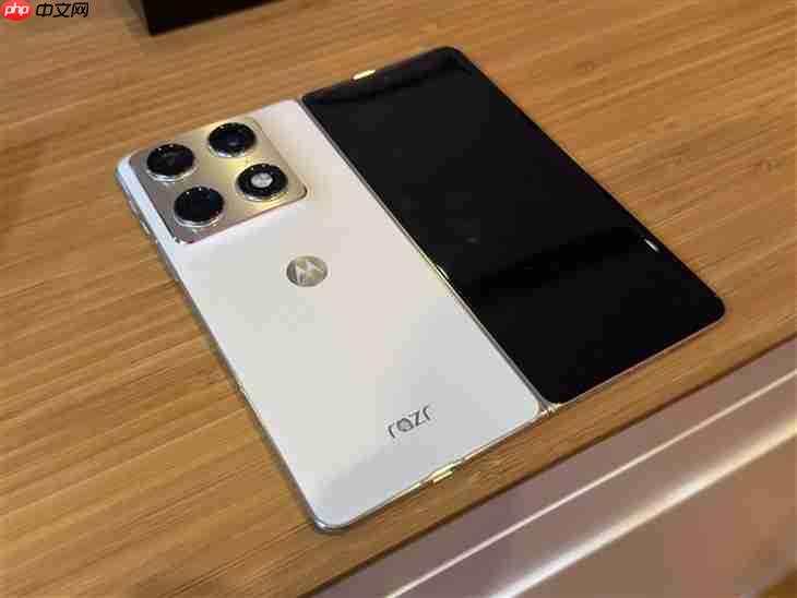 moto推出首款大折叠手机 8.1英寸2K内屏