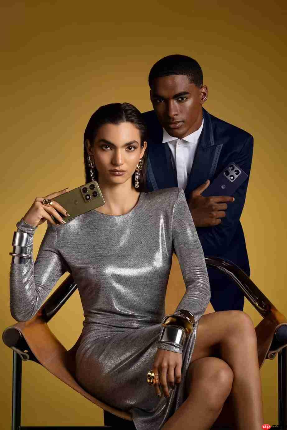 摩托罗拉Signature外观设计曝光：采用黑/金双色