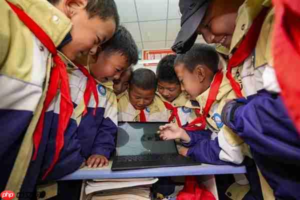 华硕e创公益十七载:“科普智联室”赋能乡村 万名青年志愿者用科技点亮未来