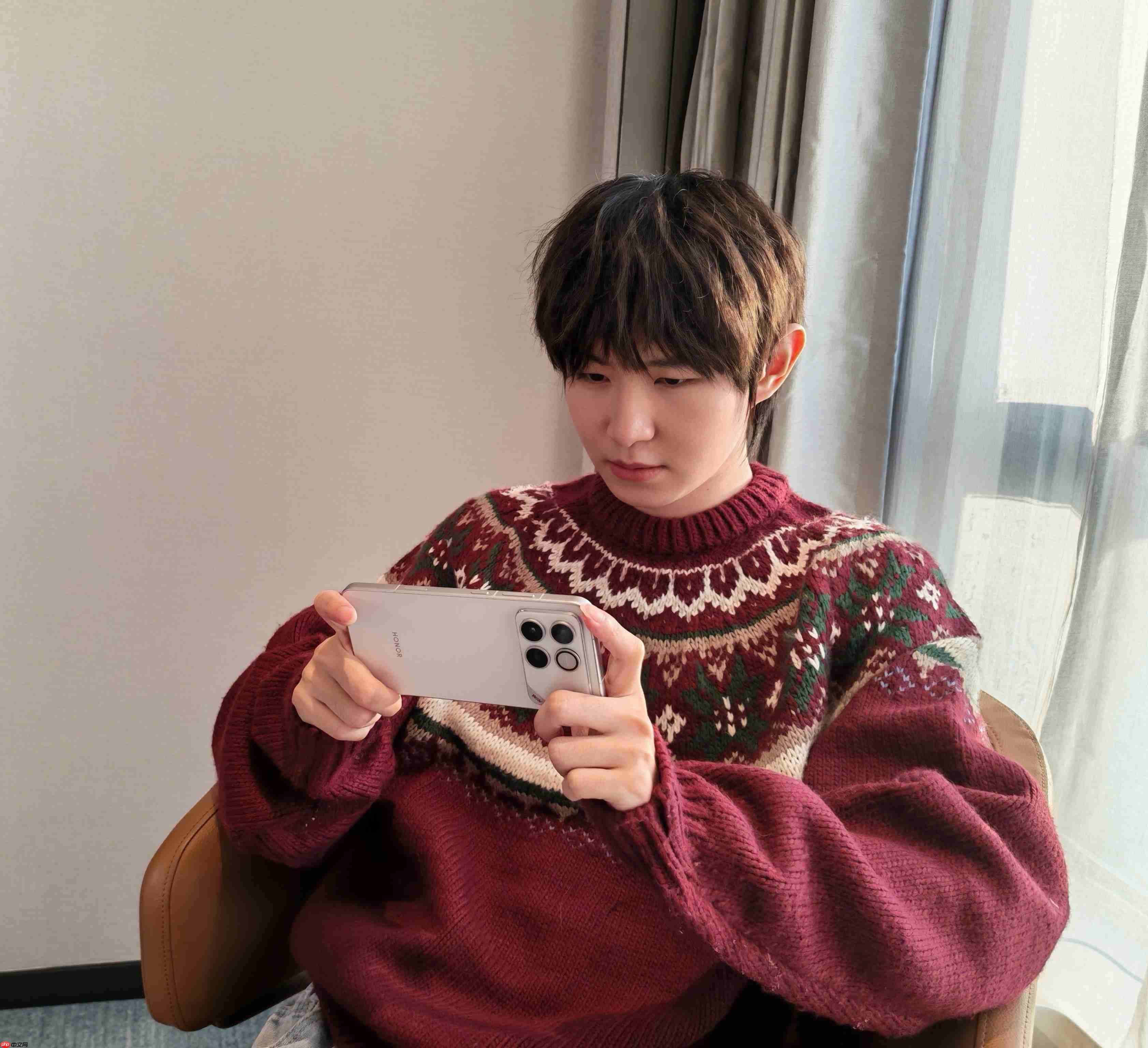 荣耀WIN系列真机图曝光！横向相机矩阵搭配「WIN」铭牌设计亮相