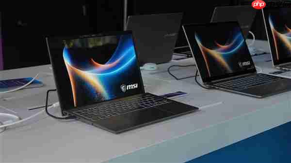 微星展示全球首批Panther Lake笔记本：记者上手连连惊呼