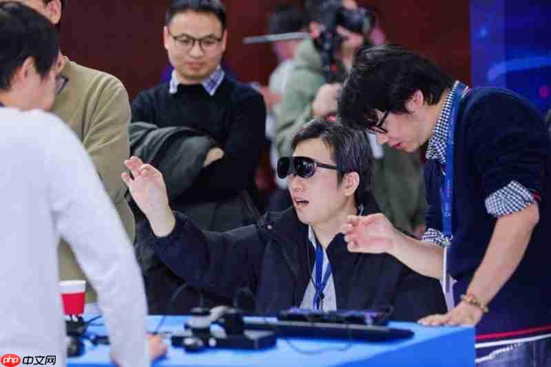 突破：中国首颗全功能空间计算MR心片亮相，万有引力让虚实无缝交融