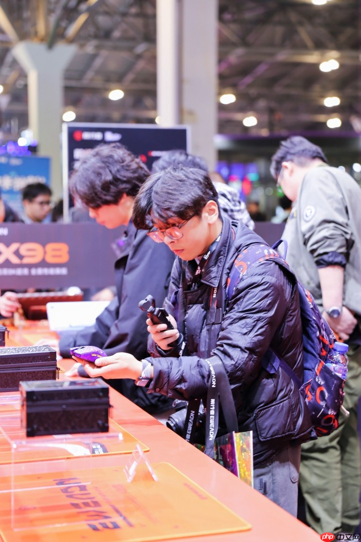 前行者上海WePlay& ZFX展会圆满落幕，“国风科技”外设引爆线下体验热潮