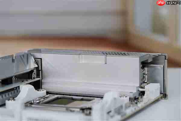 支持10000MT/s内存！微星MPG X870I EDGE TI EVO WIFI主板图赏