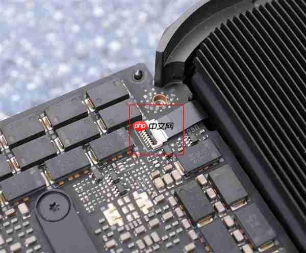 PCIe接口损坏 2万元的RTX 5090原地报废！NVIDIA同意免费换新