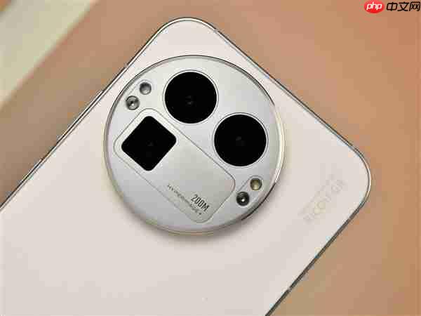 背屏、背部扬声器、可拆卸镜头模组：这些创新说明了什么