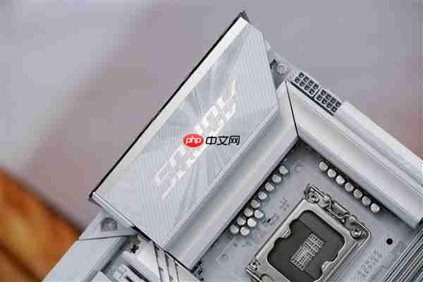 雪景房主机必看！技嘉电竞冰雕Z890 AORUS PRO ICE主板图赏