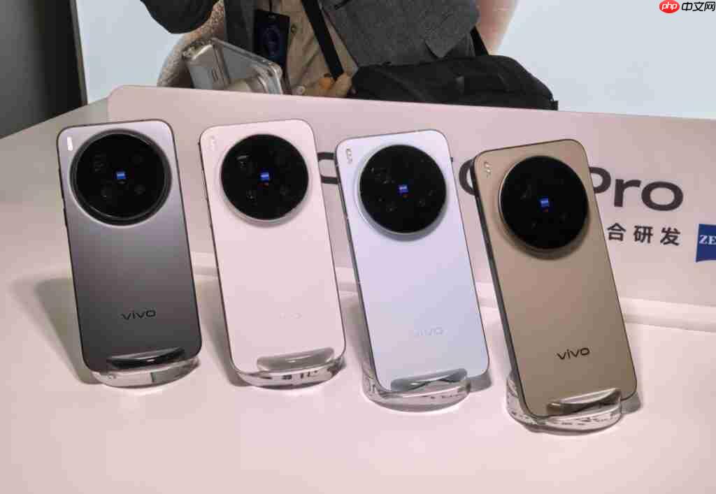 vivo X300 系列即日起接受预订，开价$7998 起再送主题乐园门票及耳机!