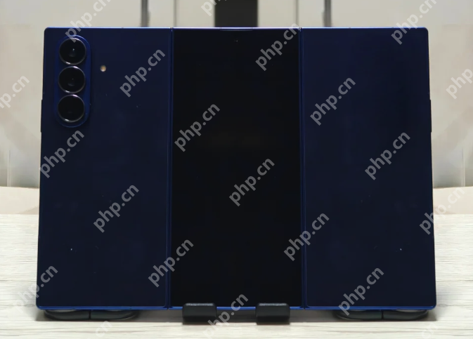 三星首款三折叠手机曝光：Galaxy Z TriFold 厚度或达15mm - php中文网