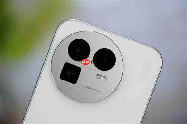 全球首发理光GR影像！真我GT8 Pro图赏