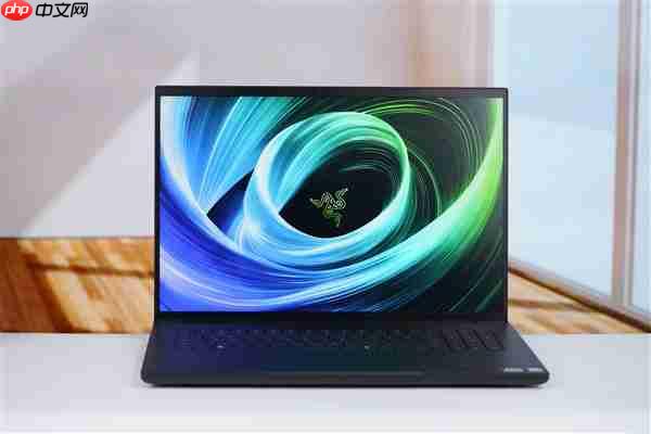 RTX 5090性能怪兽！雷蛇灵刃18 2025游戏本图赏