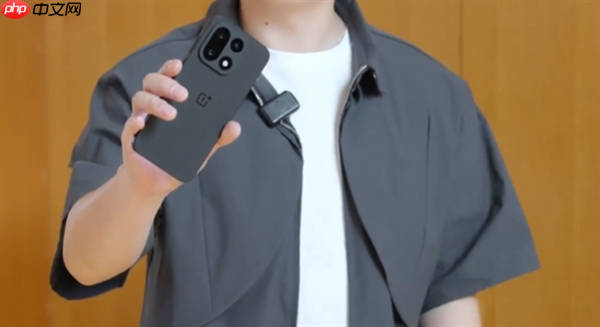 一加15绝对黑配色真机亮相 李杰：可能是行业最黑的手机