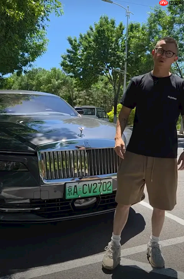 陈震还原撞车事件经过：撞车时在低头捡拾物品 建议首选搭载靠谱智驾系统车辆