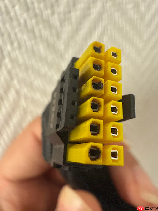 12V-2x6 16针供电接口真没法要了！48小时烧了四块RTX 5090