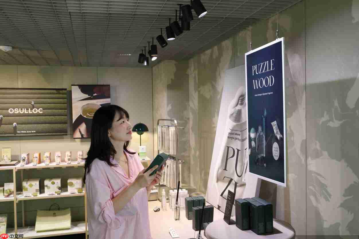 三星彩色电子纸E-Paperx 爱茉莉圣水店：守护空间的本真之美