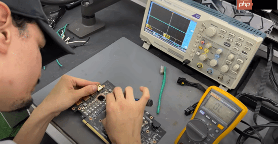 RTX 5070 Ti烧毁出现一个大洞！竟然嫁接AMD RX 580救活了