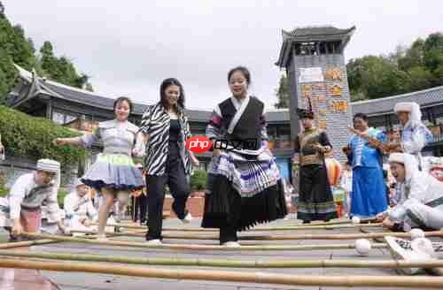 乐游织金・洞见金秋：溶洞与县城共振 织金双节文旅掀热潮