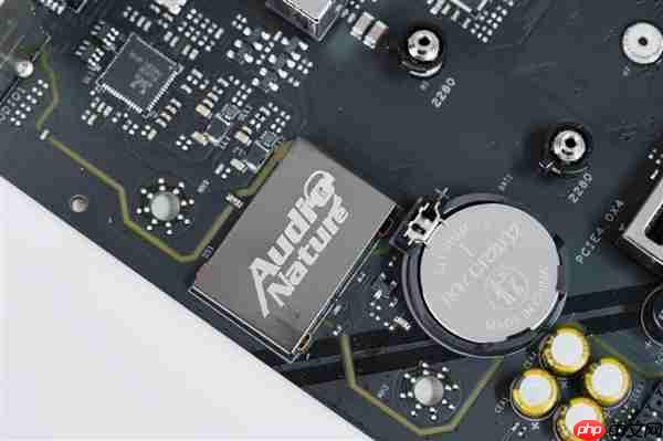 高性价比游戏利器！七彩虹战斧B850M超级黑刃主板图赏