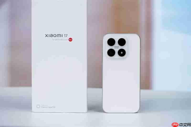 1.18mm超窄四等边直屏！小米17标准版评测：回归传统形态的旗舰