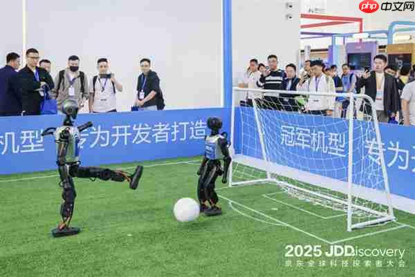 机器人叠衣、对话、踢足球 京东JDD大会上演“AI生活总动员”