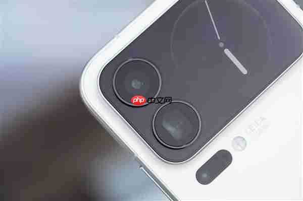 多一块屏对标iPhone 17 Pro Max！小米17 Pro Max图赏