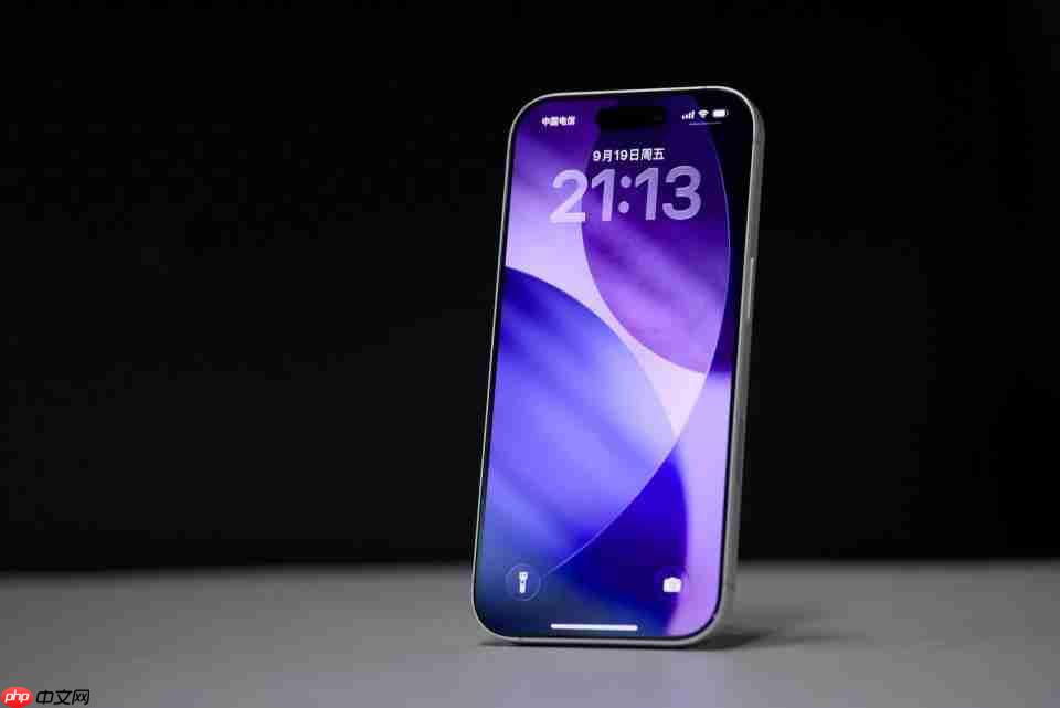 iPhone 17全网最强评测：性能与散热均惊艳，这点不如Pro