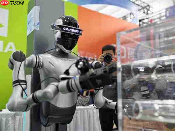 聚焦高危作业替代  灵宝CASBOT荣获2025 Inclusion·外滩大会机器人职业技能“智行者”奖