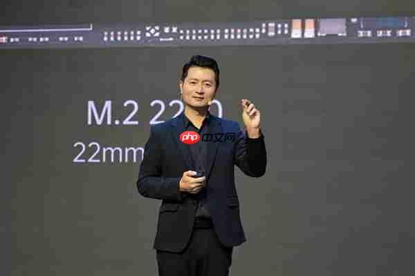 399元起 堪比指甲盖！佰维发布最小的国产mini SSD硬盘：只比TF卡大一点