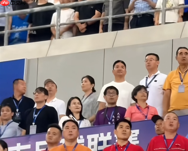 章泽天新照曝光：穿网球服骑单车少女感满满  网友：白到发光