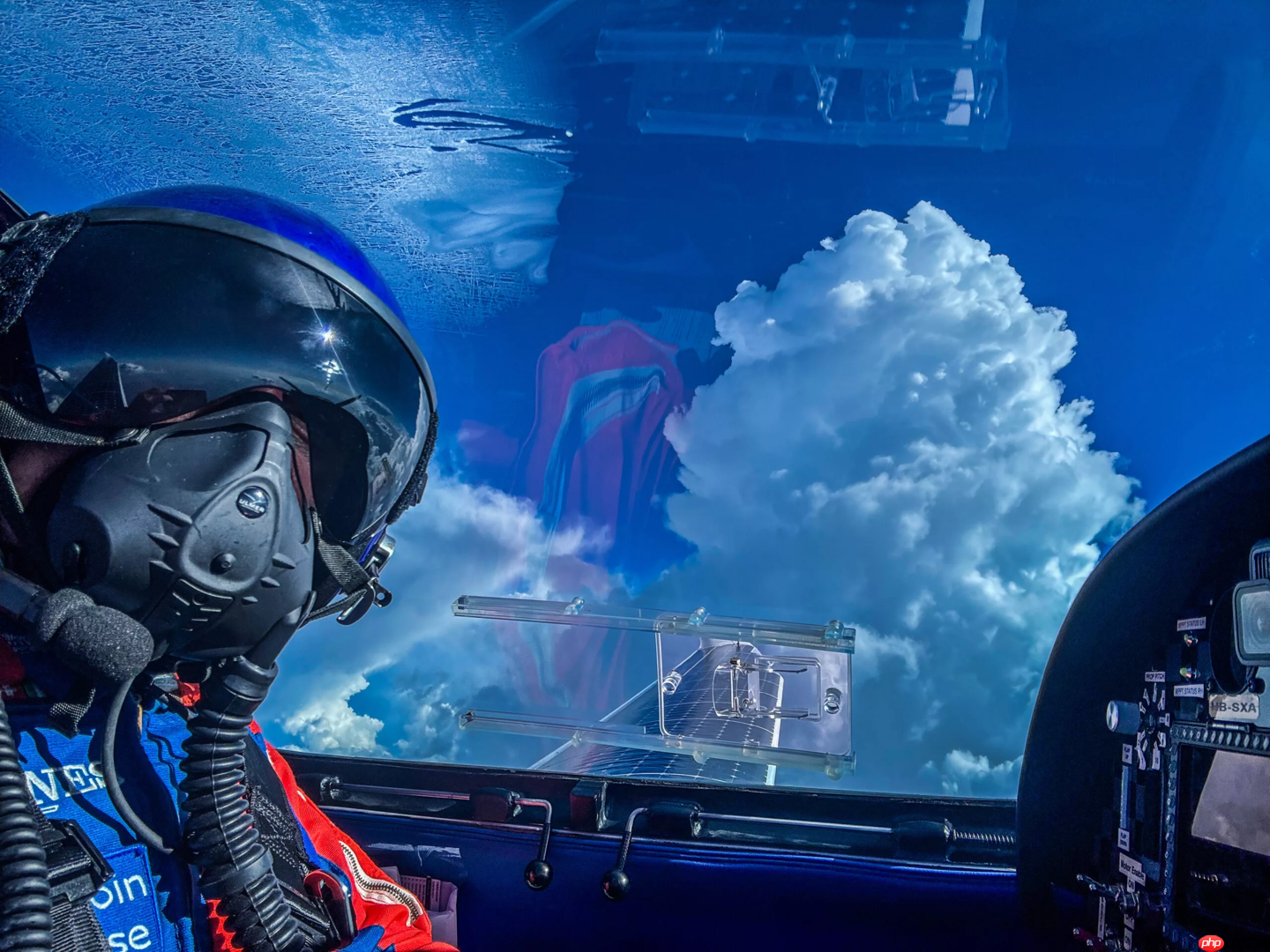 瑞士太阳能电动飞机创下非官方飞行高度纪录，达 9521 米