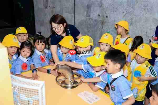 阳光新能源“科技追光之旅”泉城启幕  山东省科技馆掀起新能源电站科普热浪