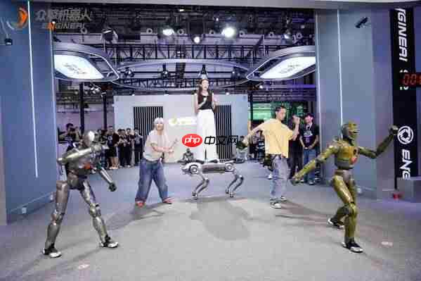 以技术突破为引擎，众擎亮相2025机器人博览会