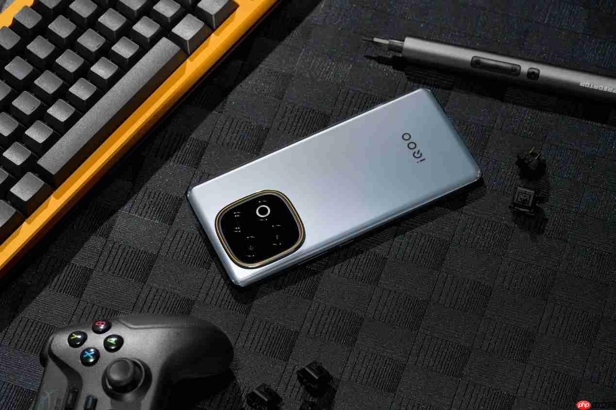 iQOO Z10 Turbo+发布！性能续航双王炸，超分超帧畅玩!