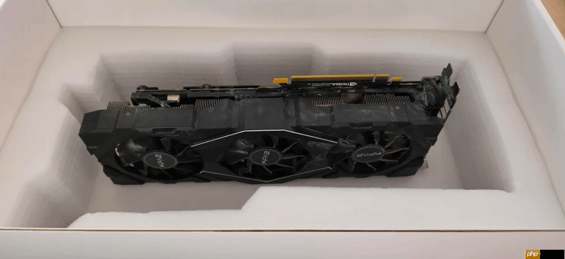 男子攒钱一年买RTX 5090：打开后居然是面条和大米！