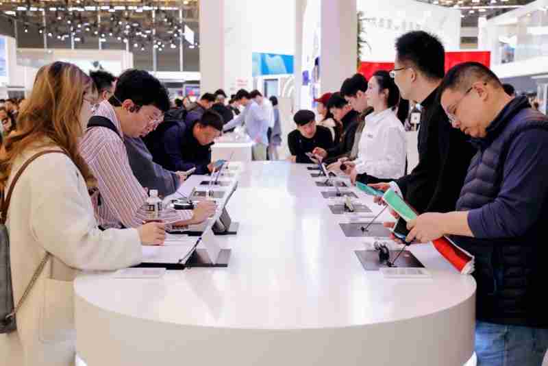 三星多款热门产品亮相AWE 2025 用AI技术打造未来智能生活 