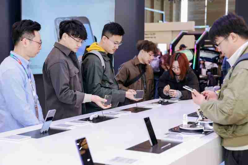 三星多款热门产品亮相AWE 2025 用AI技术打造未来智能生活 