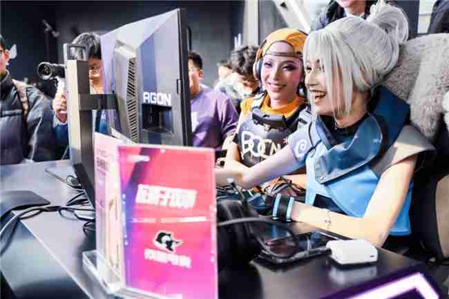 热血竞技，有TA更“搭”！AGON全力助阵无畏契约“瓦搭子夜市”