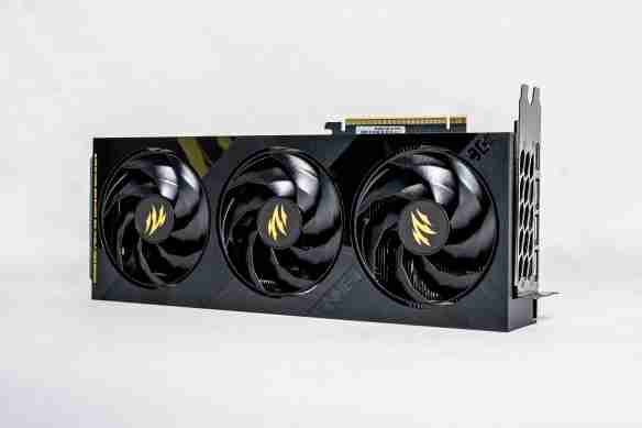 DLSS4·光追·AI三重加持!影驰 RTX 5070 Ti魔刃评测