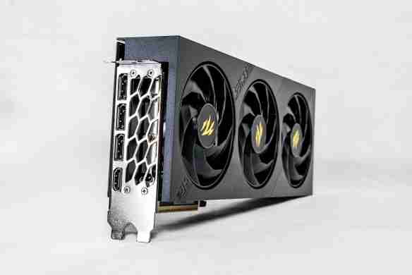 DLSS4·光追·AI三重加持!影驰 RTX 5070 Ti魔刃评测