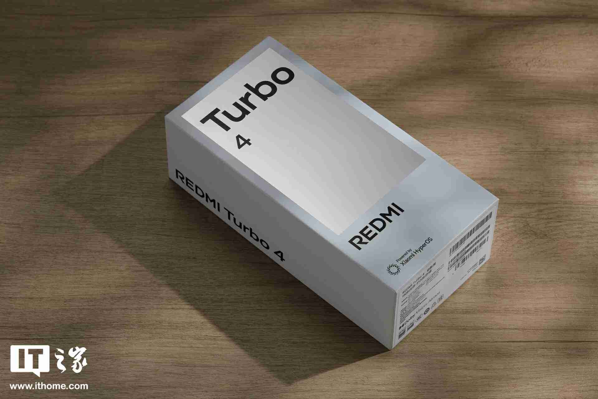 小米 REDMI Turbo 4「暗影黑」实拍：设计干练克制，拼色后壳不失个性