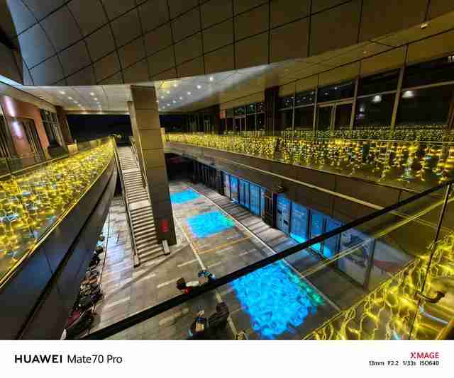 华为Mate 70 Pro拍照怎么样？红枫原色表现出色，96mm长焦彪悍