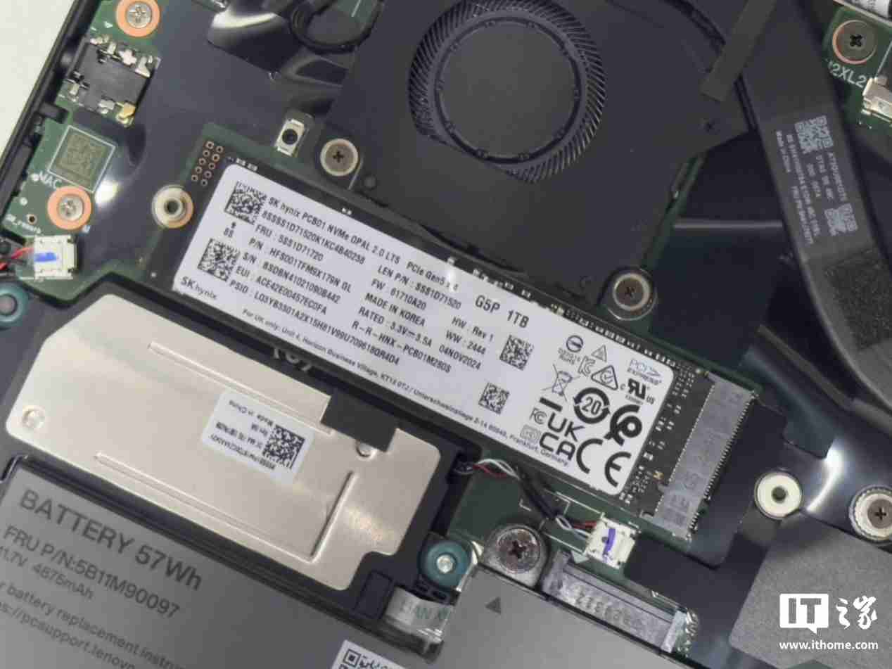 986g 超轻 AI PC 酷睿 Ultra 本，联想 ThinkPad X1 Carbon 2025 Aura 评测