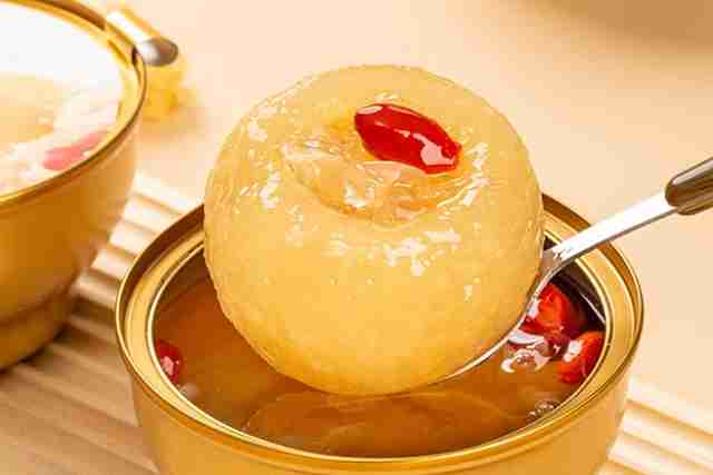 冰糖炖雪梨的正确做法 冰糖雪梨的功效与作用和禁忌