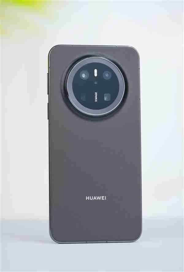 手感绝佳小直屏！华为Mate 70曜石黑图赏