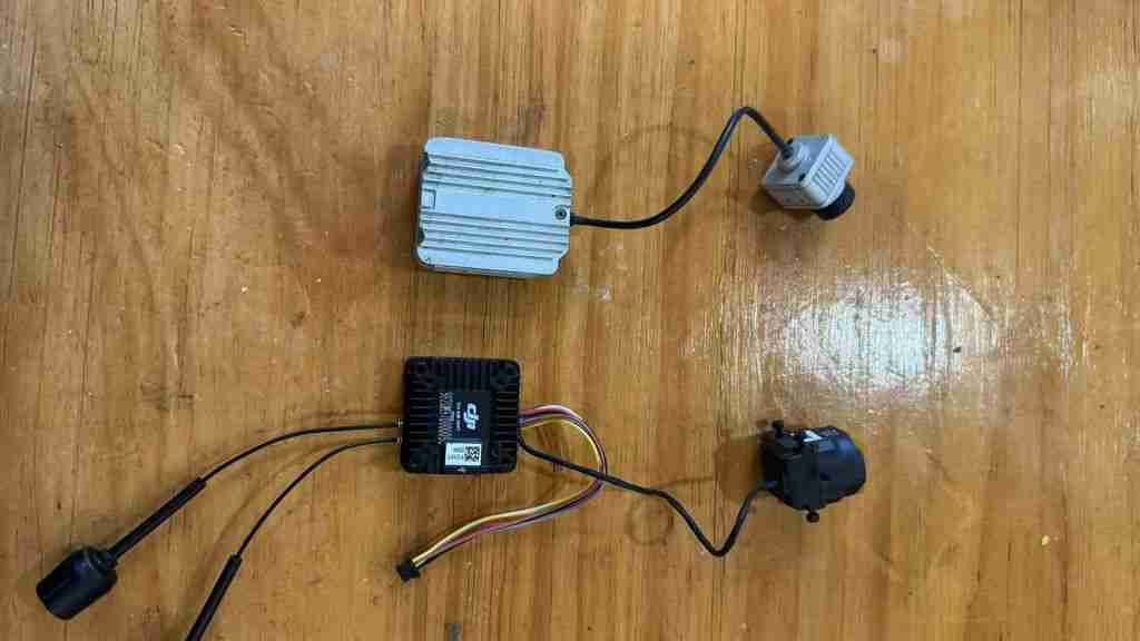 抢先看：大疆 O4 Air Unit Pro 图传设备技术图纸及实物图曝光