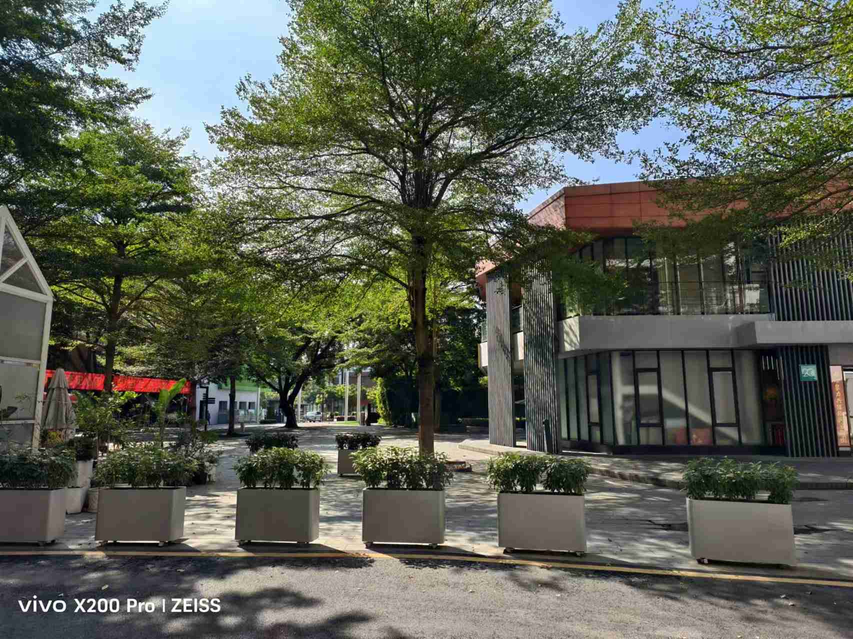 X200 Pro炫光问题被vivo用AI修好了？我们实测了一下