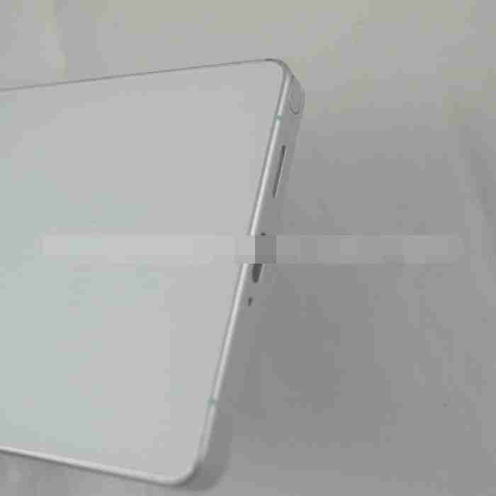 三星 Galaxy S25 Ultra 手机机模照再曝光：直屏 + 方正机身