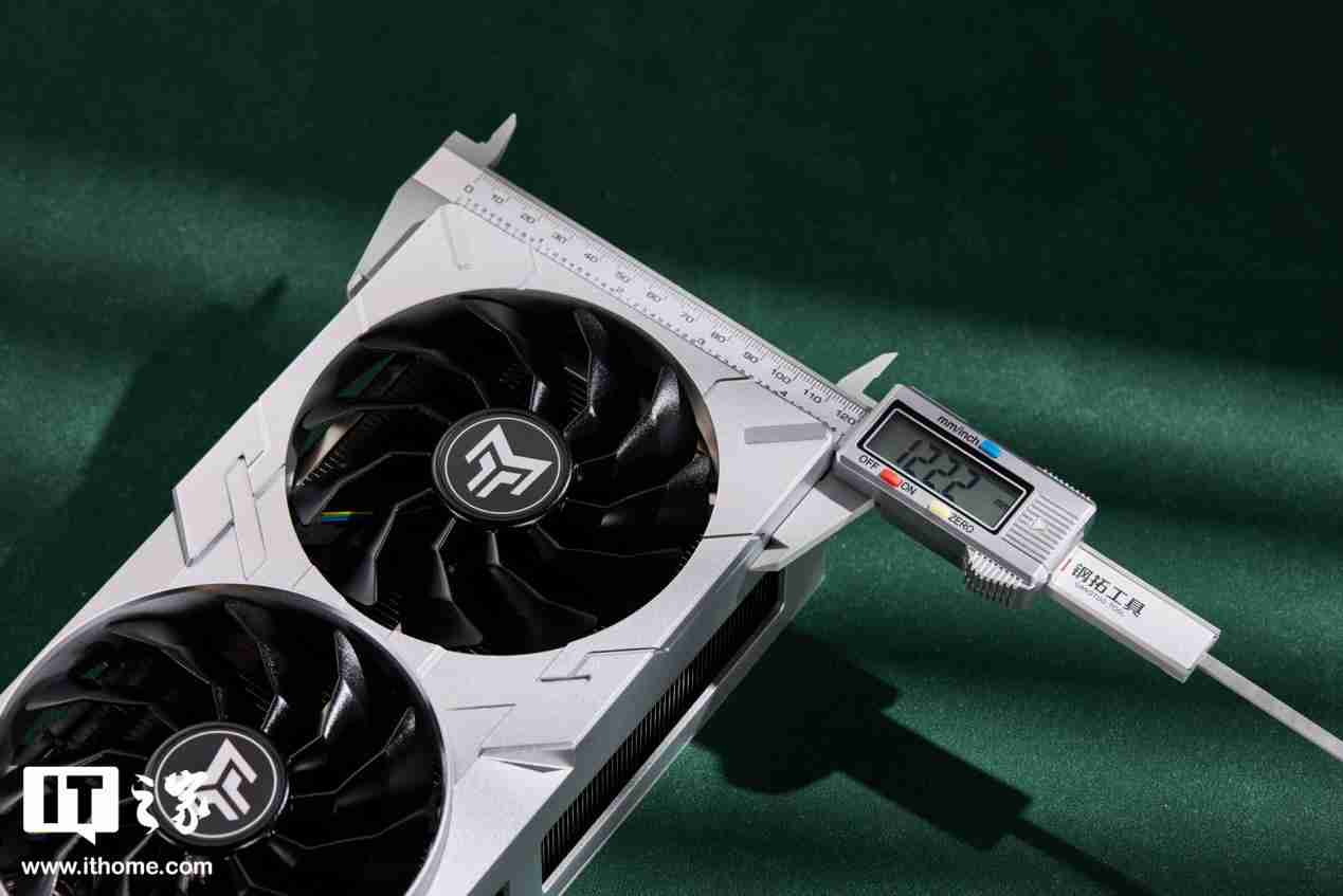 影驰 GeForce RTX 4070Ti SUPER 金属大师 Plus OC 评测：好散热榨干每一丝性能