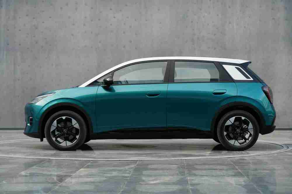 广汽埃安 UT 纯电小车官图发布：设计时尚